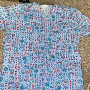 Very cute scrip top that ties in back. V neck with front snaps.